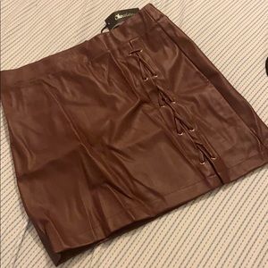 Fashionable high waisted skirt